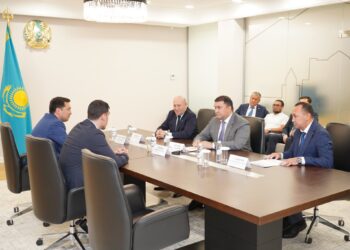 ТҮРКІСТАН ОБЛЫСЫНЫҢ ӘКІМІ ҚАЗАҚСТАН ФУТБОЛ ФЕДЕРАЦИЯСЫНЫҢ ӨКІЛДЕРІМЕН КЕЗДЕСТІ