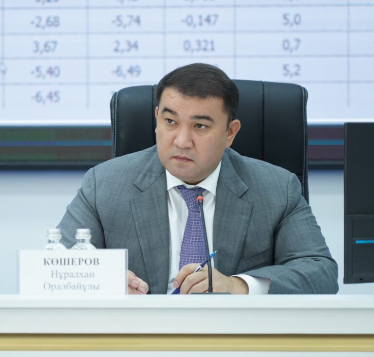 ТҮРКІСТАН ОБЛЫСЫНЫҢ ӘКІМІ НҰРАЛХАН КӨШЕРОВ СОЗАҚ АУДАНЫНА ЖҰМЫС САПАРЫМЕН БАРЫП, АУДАН АКТИВІНІҢ ҚАТЫСУЫМЕН МӘЖІЛІС ӨТКІЗДІ.