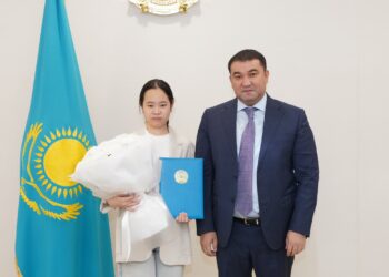 ШАХМАТТАН ӘЛЕМНІҢ 3 ДҮРКІН ЧЕМПИОНЫНА ҚҰРМЕТ КӨРСЕТІЛДІ