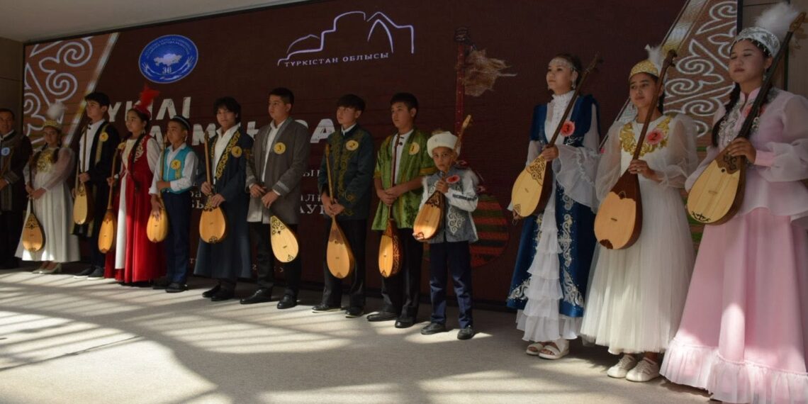 ТҮРКІСТАНДА  «ҮКІЛІ ДОМБЫРА» БАЙҚАУЫ ӨТТІ