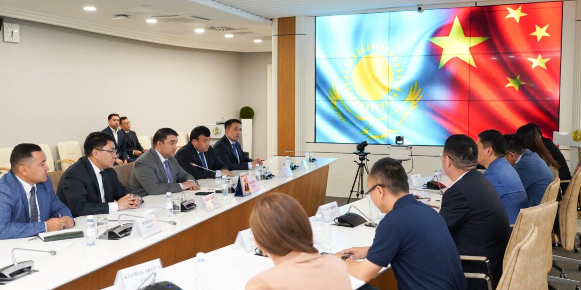 ШЕТЕЛДІК ИНВЕСТОРЛАРМЕН ТУРИЗМ ЖӘНЕ ТЕРЕҢ ӨҢДЕУ САЛАЛАРЫ БОЙЫНША КЕЛІССӨЗДЕР ЖҮРГІЗІЛДІ