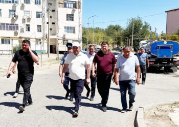 НҰРАЛХАН КӨШЕРОВ ШАРДАРА ТҰРҒЫНДАРЫМЕН КЕЗДЕСІП, КӨПҚАБАТТЫ ҮЙЛЕРДІ СУМЕН ҚАМТУ ЖҰМЫСЫН ҚАДАҒАЛАДЫ