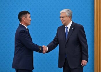 ЕЛ ПРЕЗИДЕНТІ ТҮРКІСТАНДЫҚ ЕҢБЕК АДАМДАРЫН МЕМЛЕКЕТТІК НАГРАДАМЕН МАРАПАТТАДЫ