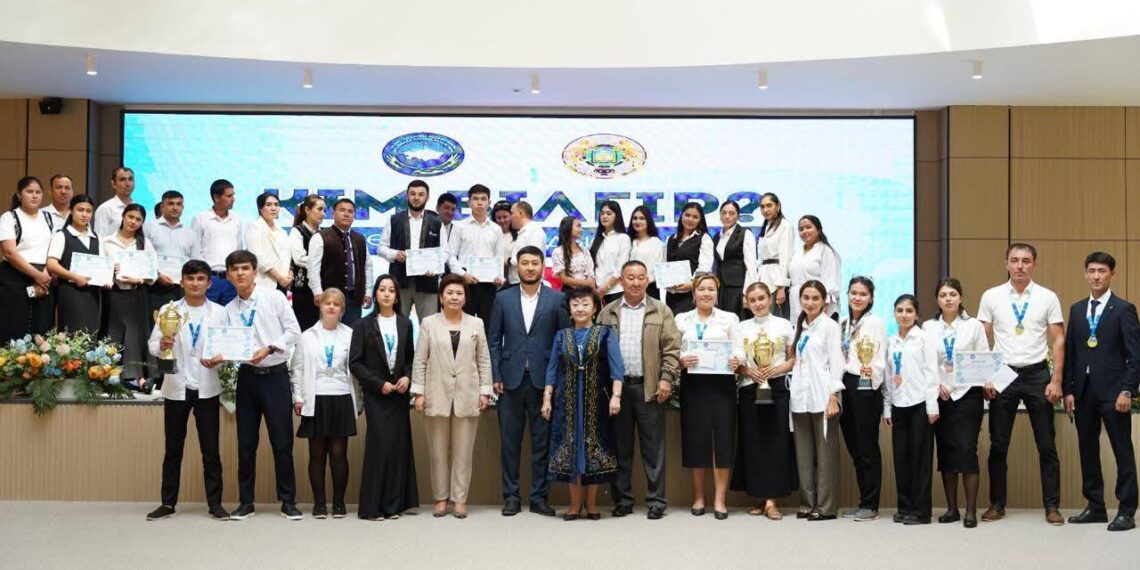 ТҮРКІСТАН: ҚХА-НЫҢ 30 ЖЫЛДЫҒЫНА ОРАЙ ЭТНОС ЖАСТАРЫ «КІМ БІЛГІР?» ИНТЕЛЛЕКТУАЛДЫ ОЙЫНЫНДА БАҚ СЫНАДЫ