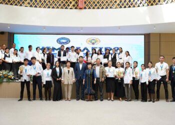 ТҮРКІСТАН: ҚХА-НЫҢ 30 ЖЫЛДЫҒЫНА ОРАЙ ЭТНОС ЖАСТАРЫ «КІМ БІЛГІР?» ИНТЕЛЛЕКТУАЛДЫ ОЙЫНЫНДА БАҚ СЫНАДЫ