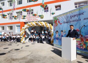 ТҮРКІСТАН: САУРАНДА 2 МЫҢНАН АСТАМ ОҚУШЫ ЖАҢА ОҚУ ЖЫЛЫН БАСТАДЫ
