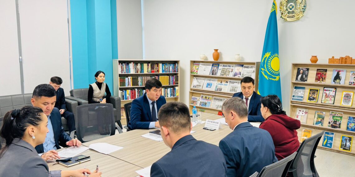 ТҮРКІСТАН ОБЛЫСЫ ӘКІМІ АППАРАТЫНЫҢ БАСШЫСЫ ТҰРҒЫНДАРДЫ ЖЕКЕ ҚАБЫЛДАП, ӨТІНІШТЕРІН ТЫҢДАДЫ