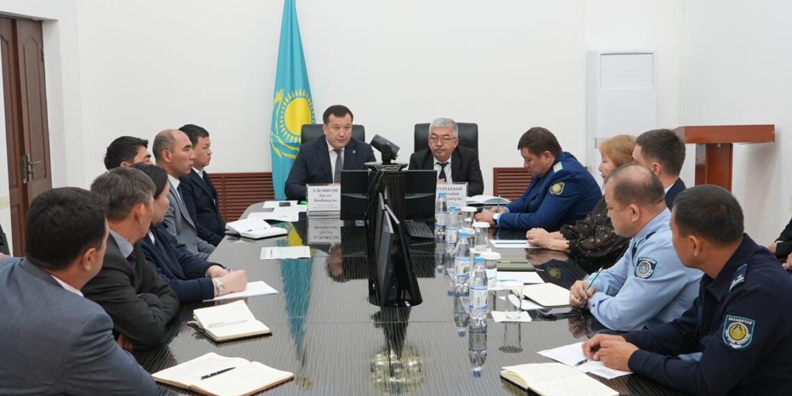 ҚОҒАМДЫҚ-САЯСИ АХУАЛДЫҢ ТҰРАҚТЫЛЫҒЫН ҚАМТАМАСЫЗ ЕТУДЕ МЕМЛЕКЕТТІК ҚЫЗМЕТШІЛЕРДІҢ МІНДЕТТЕРІ ТУРАЛЫ ЖИЫН ӨТТІ