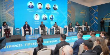 ХАЛЫҚАРАЛЫҚ ФОРУМДА «ТҮРКІСТАННЫҢ ДАМУЫНДАҒЫ ЦИФРЛЫҚ ТРАНСФОРМАЦИЯ МЕН ЖАСАНДЫ ИНТЕЛЛЕКТ» ТАҚЫРЫБЫНДА ПАНЕЛЬДІК СЕССИЯ ӨТТІ