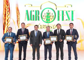 ТҮРКІСТАН ОБЛЫСЫНДА АУЫЛ ШАРУАШЫЛЫҒЫ САЛАСЫНЫҢ ЕҢБЕККЕРЛЕРІ ҚҰРМЕТКЕ БӨЛЕНДІ