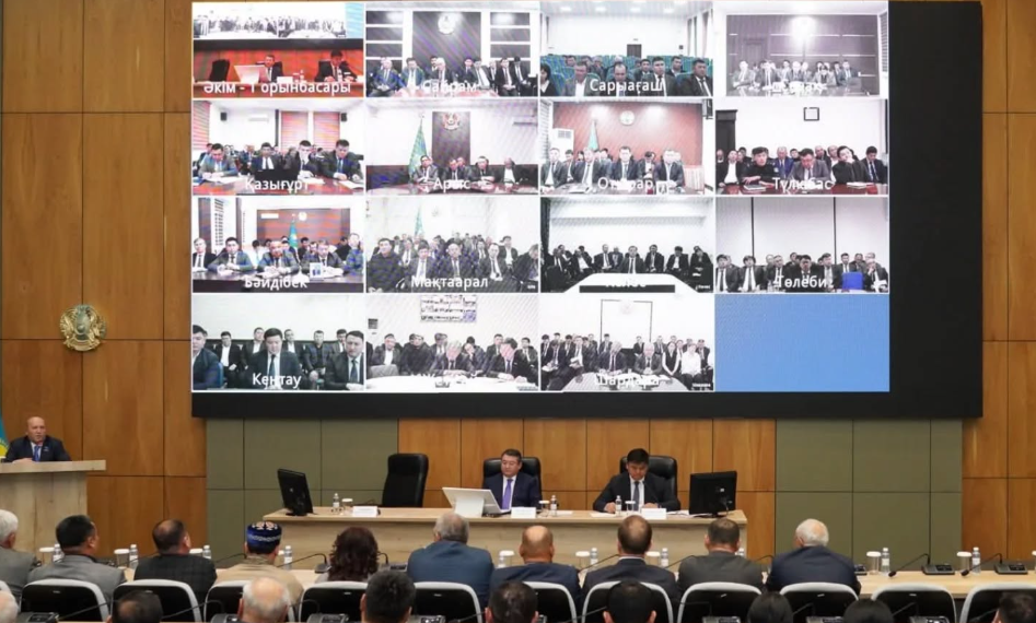 ТҮРКІСТАНДА ПРЕЗИДЕНТ КЕҢЕСШІСІНІҢ ҚАТЫСУЫМЕН ЖОЛДАУДЫҢ БАСЫМ БАҒЫТТАРЫ ТАЛҚЫЛАНДЫ