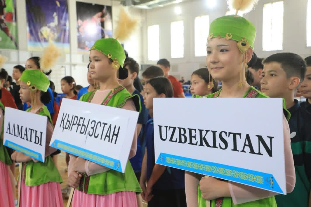 В САРЫАГАШСКОМ РАЙОНЕ СТАРТОВАЛ МЕЖДУНАРОДНЫЙ МОЛОДЕЖНЫЙ ЧЕМПИОНАТ ПО НАСТОЛЬНОМУ ТЕННИСУ КАК ВАЖНАЯ ПЛОЩАДКА ДЛЯ УКРЕПЛЕНИЯ ДРУЖБЫ И СОТРУДНИЧЕСТВА СТРАН ЦЕНТРАЛЬНОЙ АЗИИ