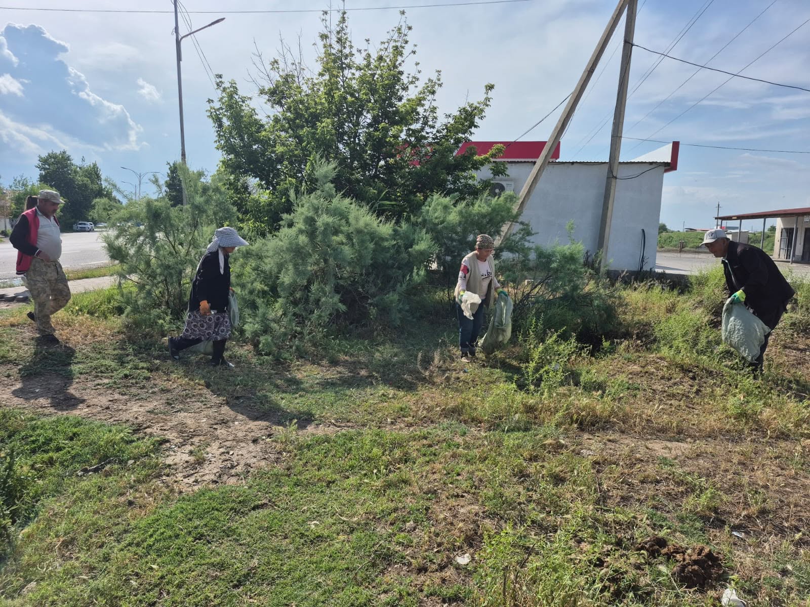 «ЧИСТЫЙ КАЗАХСТАН» НАЧИНАЕТСЯ С ЧИСТОГО СЕЛА: В МАКТААРАЛЬСКОМ РАЙОНЕ ПРОВЕДЕНА МАСШТАБНАЯ ЭКОЛОГИЧЕСКАЯ АКЦИЯ