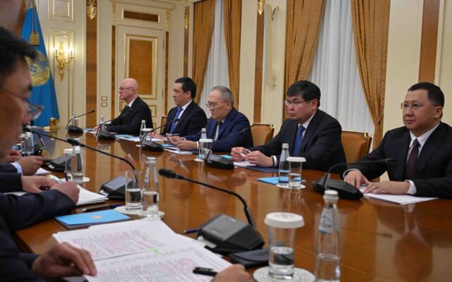 Қасым-Жомарт Тоқаев Комиссияға Қорғаныс министрлігінің жаңа басшылығымен бірлесіп, анықталған кемшіліктерді жою жөнінде нақты ұсыныстар әзірлеуді тапсырды