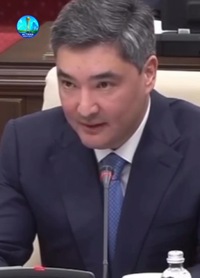 Премьер-министр Олжас Бектенов заявил, что богатые казахстанцы не должны получать пособия.